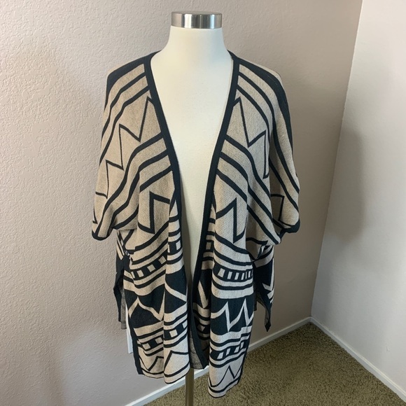 Madison S/P Open Style Shrug Poncho - Picture 1 of 9